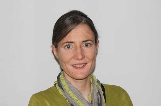 Portrait of author Ro Charlton